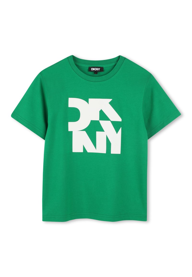 Groene katoenen t-shirt met een groot wit grafisch ontwerp waarin de letters "DKNY" in een vette, moderne lettertype zijn weergegeven. Korte mouwen, ronde hals.