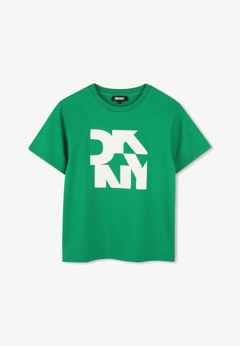 Groene katoenen t-shirt met een groot wit grafisch ontwerp waarin de letters "DKNY" in een vette, moderne lettertype zijn weergegeven. Korte mouwen, ronde hals.