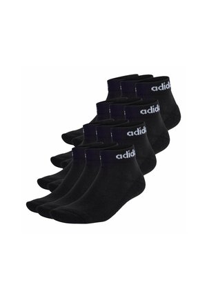 Schwarze Knöchelsocken aus weichem Stoff mit einem gerippten Bündchen und weißem Branding. Set von sechs, entworfen für Komfort und Haltbarkeit.