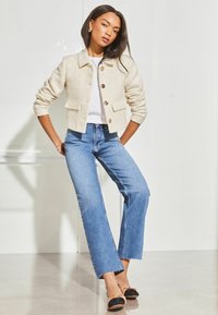 Lipsy BOUCLE CROPPED - REGULAR FIT - Leichte Jacke - cream