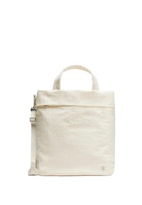 Borsa bianca realizzata in tessuto testurizzato, con due manici corti e una tracolla regolabile, caratterizzata da un sistema di chiusura con patta e dettaglio del logo.