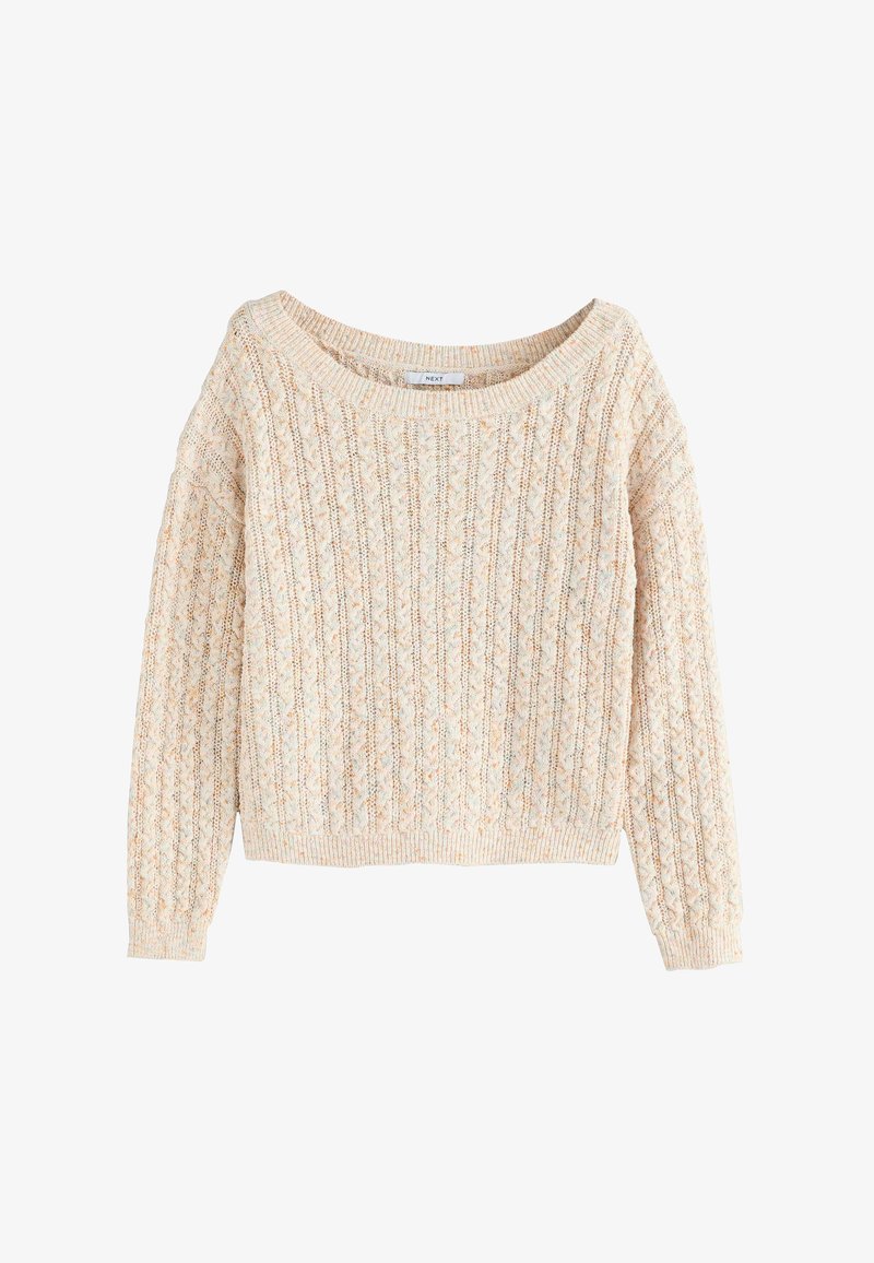 Pull en tricot beige clair avec texture côtelée, décolleté large et manches longues. Présente des variations subtiles de couleur et de motif.