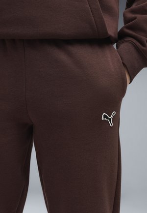 Puma, ESSENTIALS ELEVATED JOGGINGHOSE UNISEX - Træningsbukser - chocolate fondue