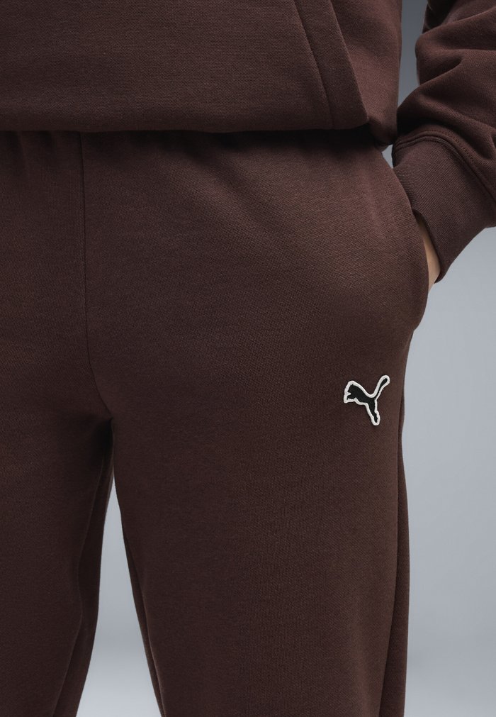 PUMA ESSENTIALS ELEVATED JOGGINGHOSE UNISEX - Tracksuit bottoms - chocolate fondue