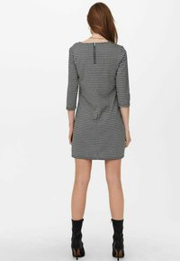ONLY ONLBRILLIANT 3/4 CHECK NOOS - Jurk - cloud dancer 3