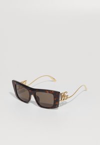Unselected, brown