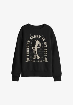 Schwarzer Pullover mit beiger Cowboy-Silhouette, Text „Da ist eine Schlange in meinem Stiefel“ und „Yee Haw“, mit Westernstiefeln und Wüstenhintergrund.