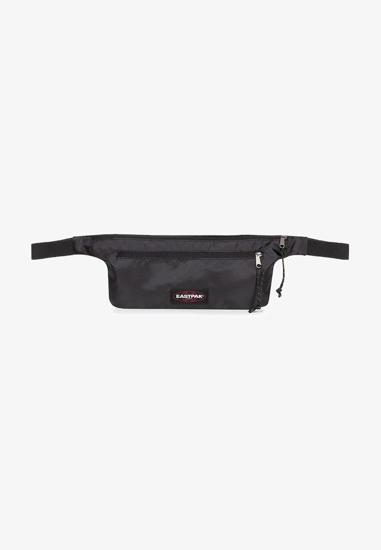 Svart tygbälte med en slät yta, som har ett huvudfack med dragkedja och en extra fack med dragkedja. Eastpak-logotypen på framsidan.