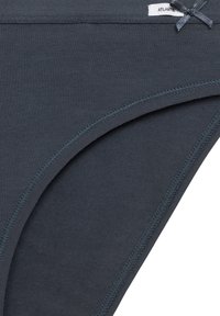 Ciemnoszare bawełniane majtki z miękką fakturą, elastycznym pasem i dekoracyjną wstążką. Skrojone w klasyczny, wygodny kształt.