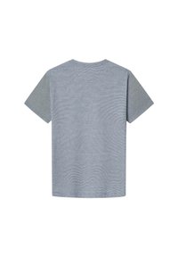 Šedé tričko s krátkými rukávy, s jemným pruhovaným vzorem. Měkká textura, volný střih a kulatý výstřih.