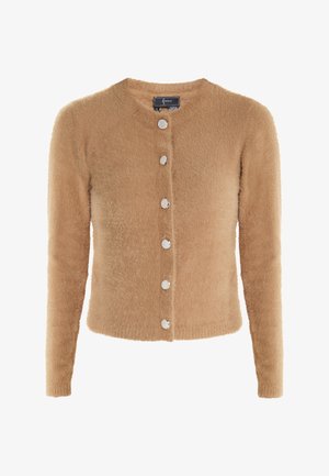 Cárdigan suave en color marrón claro con mangas largas, cuello redondo y botones plateados en la parte delantera. Textura blanda, diseño ligeramente ajustado y sin patrones.
