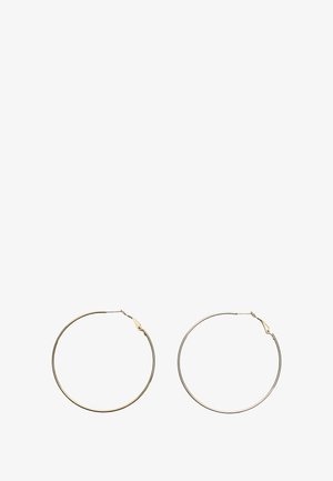 Kultaiset rengaskorvakorut, joissa on ohut, pyöreä muotoilu ja sarana-aukko. Silkkinen, kiiltävä pinta ilman lisäkoristeluja.