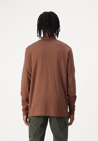 DRYKORN MORITZO - Topper langermet - brown