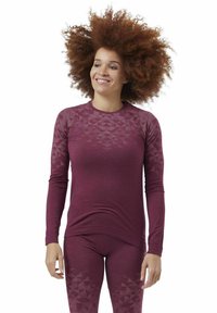Long-sleeve athletic top in deep burgundy with geometric patterns. Made of textured, stretch fabric for comfort and fit.