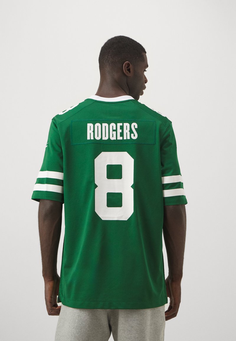 Žalias sportinis džersis su baltais akcentais, ant nugaros esantis vardas "RODGERS" ir numeris "8". Trumpi rankoviai ir klasikinis kirpimas.