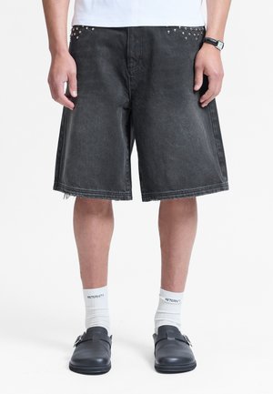 RETERNITY STUDDED JORTS - Shorts di jeans - black