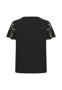 Top nero a maniche corte con dettagli in pizzo floreale sulle maniche, caratterizzato da una scollatura rotonda e un pannello posteriore semplice e tinta unita.