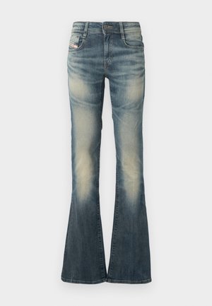 Jeans aus Denim mit ausgestelltem Bein in verblasstem Blau und leichter Used-Optik. Mit einer vorderen Knopfverschlusss, fünf Taschen und einer Taille mit mittlerer Bundhöhe.