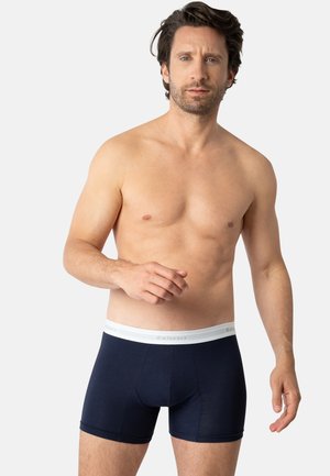 Caleçons boxers navy en tissu doux avec une taille élastique blanche arborant le nom de la marque. Le design est ajusté et contemporain.