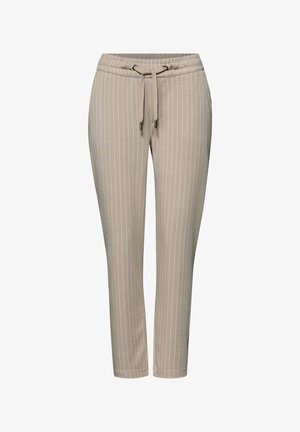 Pantalones beige de corte recto con finas rayas verticales blancas, cintura elástica y cordón frontal con puntas metálicas, mostrados de frente.