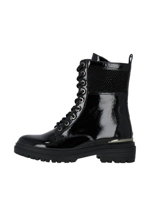 Bottines en cuir verni noir avec panneau texturé, devant à lacets, bout rond, semelle épaisse et accents en métal.