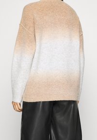 Second Female Stickad tröja - off-white