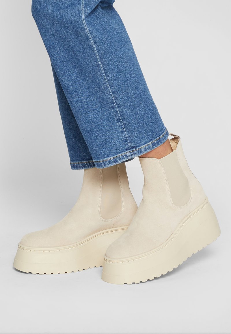 earth pegasus bootie