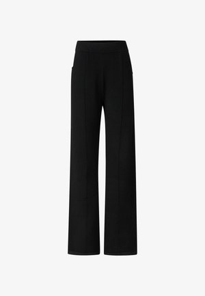 Zwarte broek met wijde pijpen gemaakt van een glad materiaal, voorzien van een elastische tailleband en subtiele stikseldetails langs de zijkanten.