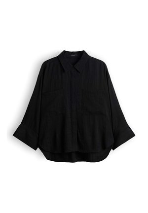 Zwart overhemd met lange mouwen van gestructureerde stof, knoopsluiting aan de voorkant, spitse kraag, twee borstzakken en brede manchetten.