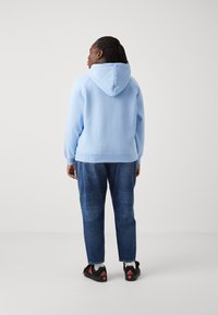 Tommy Hilfiger Curve VARSITY HOODIE - Melegítőfelső - vessel blue