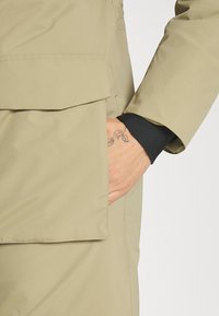 Didriksons LEYA WNS PARKA L 3 - Parka - wood
