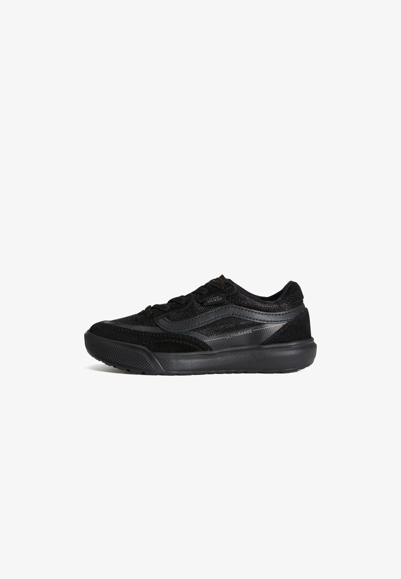 Baskets Vans Ultrarange noires avec détails en mesh et suède, laçage devant, et semelle épaisse en caoutchouc, vues de côté.