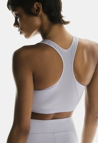 On TRAIN - Sport-bh met medium support - lilac