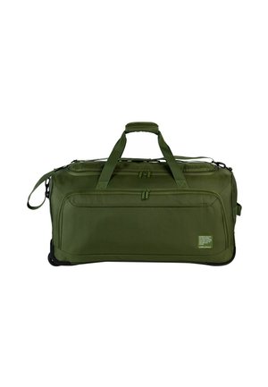 Sac de voyage à roulettes vert olive avec deux poignées, poche avant zippée et bandoulière sur fond blanc.