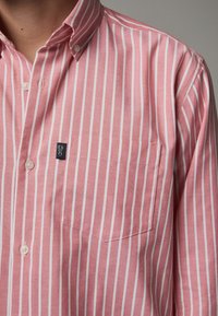 Next REGULAR FIT - EASY IRON BUTTON DOWN OXFORD - Cămașă - coral pink stripe