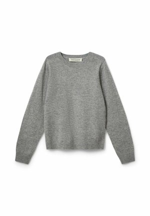 Pull en maille gris clair à manches longues avec un col rond et des poignets et un bas côtelés, posé à plat sur un fond blanc.