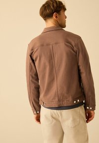 Next REGULAR FIT BUTTON UP - Spijkerjas - rust brown