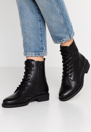 Botines con cordones - black