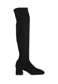 Botas negras hasta la rodilla, fabricadas con material suave y texturizado. Cuentan con un tacón grueso y una punta afilada. Diseño liso con un detalle mínimo.