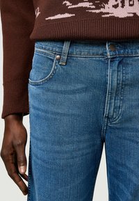 Wrangler Bootcut-teksad - sky breeze