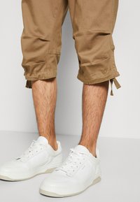 INDICODE JEANS Short - covert green