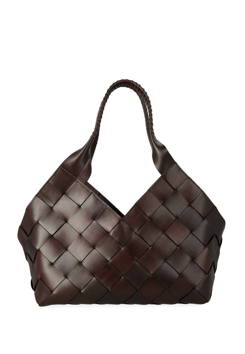 Borsa marrone intrecciata in pelle dalla forma triangolare e manici larghi intrecciati. Texture liscia con un motivo a incrocio distintivo sul corpo.