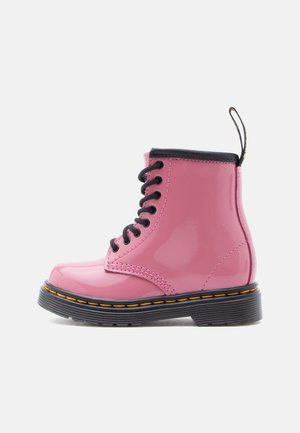 1460 8 EYE BOOT UNISEX - Fűzős csizmák - pink