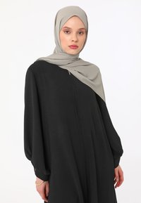 Modanisa Klassisk frakke - black