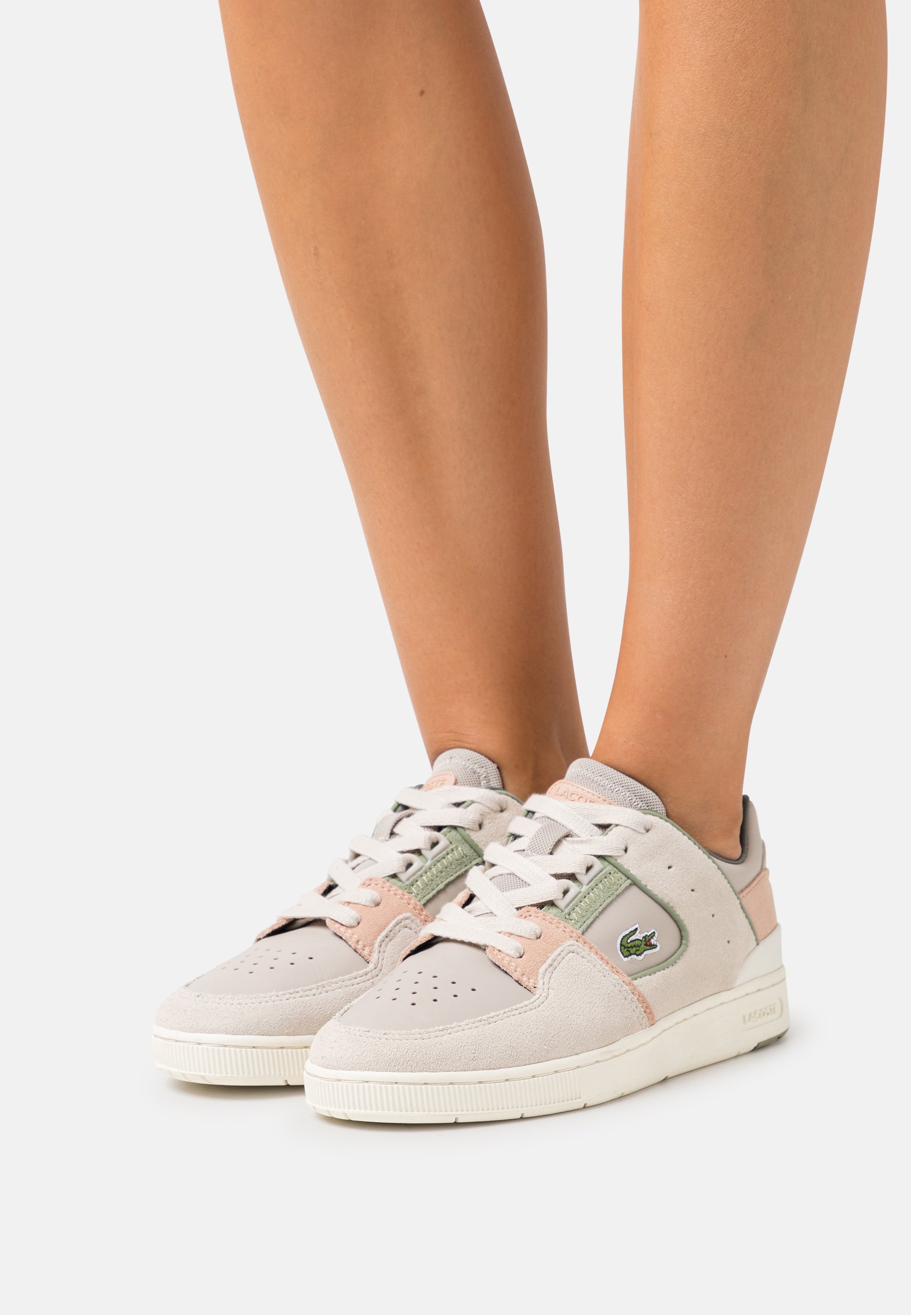 lacoste court cage