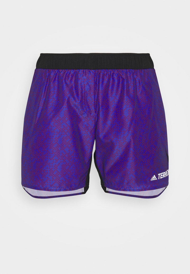 Blå og røde atletiske shorts med mønster, sort elastisk linning og hvidt Adidas Terrex-logo på forreste kant.