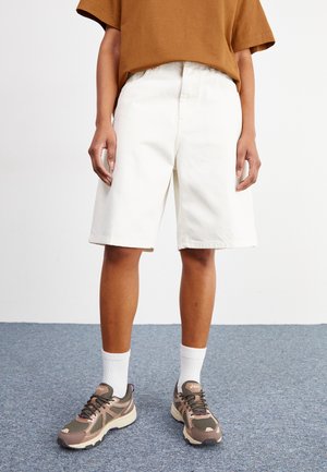 BRANDON - Jeansshorts - white