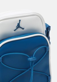 Jordan AJ FESTIVAL BAG  - Soma ar siksnu pāri ķermenim - industrial blue