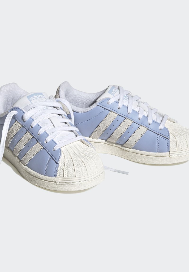 adidas bleu superstar