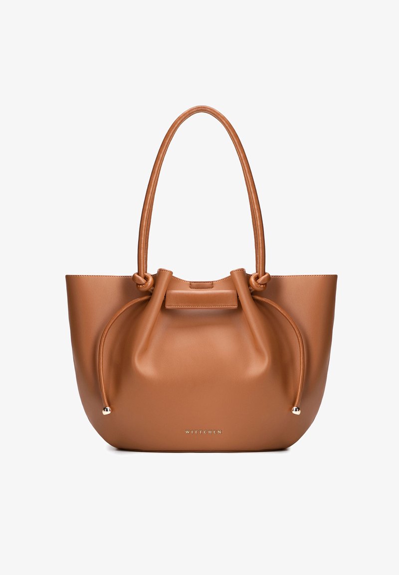 Handtas van lichtbruin leer met twee geknoopte handvatten, trekkoorddetail en goudkleurig "WITTCHEN"-logo in het midden aan de voorkant.